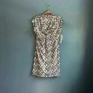 Lola black and white short sleeve lightweight dress women’s size medium NWT‎